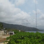 VK9XSP antennas. From the left: phased 2el 40m, VDA, 17m/12m, spiderbeam, VDA 15m/10m. Phased 2el 80m and GP 160m are located on the cliff